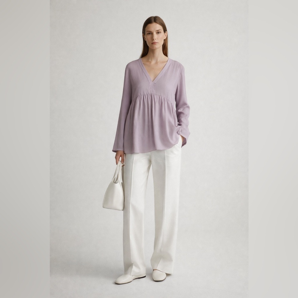 Elizabeth and James light lavender silk long sleeve v-neck popover blouse. L